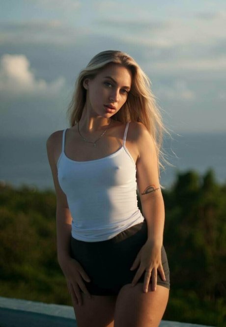lolaa fansvip pornstar img