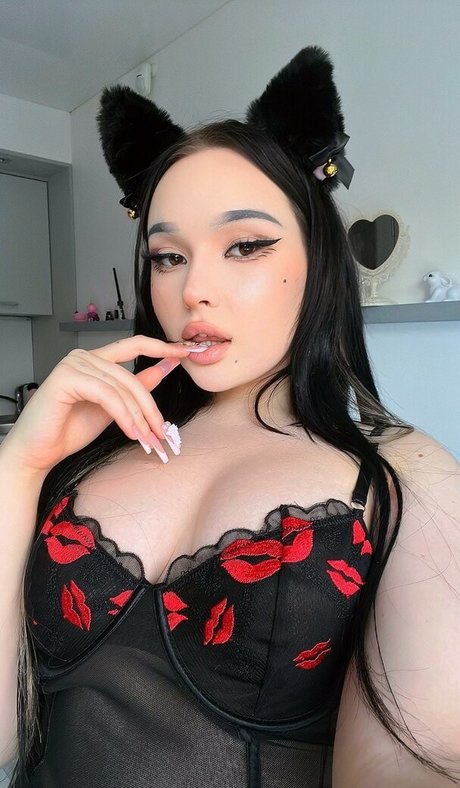 IntentlyRecent model xxx picture