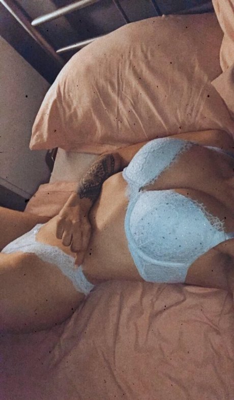 Lenn Holmes model naked pic