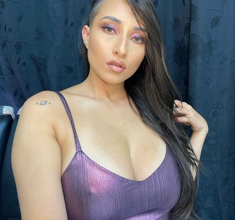 Maryory The Barber model hot photo
