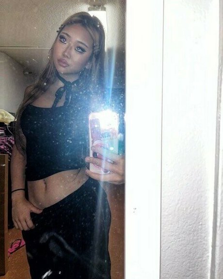 emi6a6y exclusive actress pics