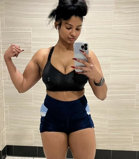 MzKora free star photo