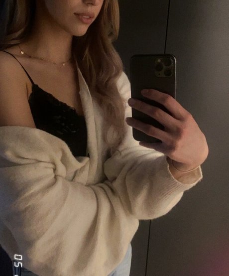 Nora Hedman star sexy picture
