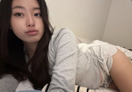 lizzieekim nude model archive