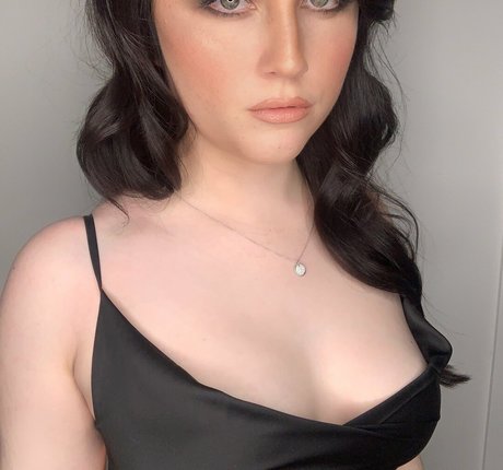 lewdkumi art actress galleries