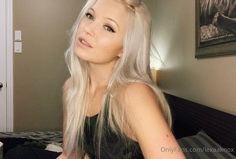 lexaaknox star hot img