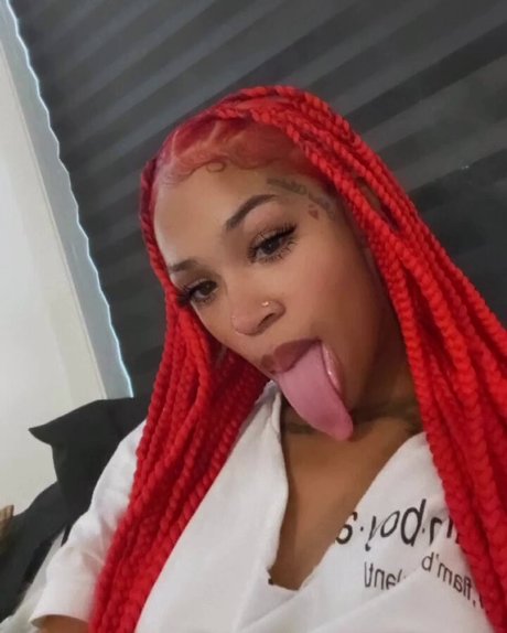 Long Tongue Fetish pretty model pic