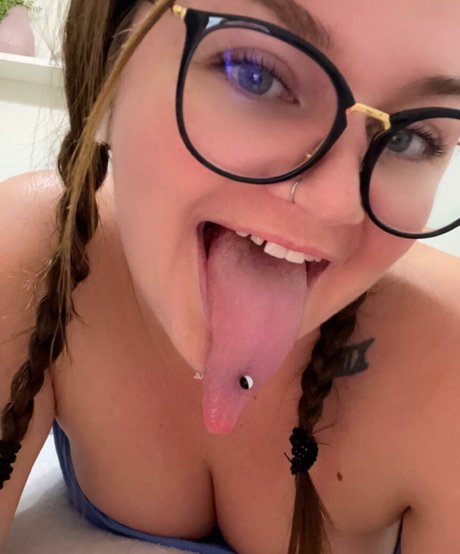 Long Tongue Fetish pornstar erotic gallery