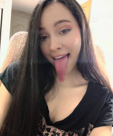 Long Tongue Fetish sexy actress img