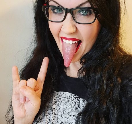 Long Tongue Fetish porn model img