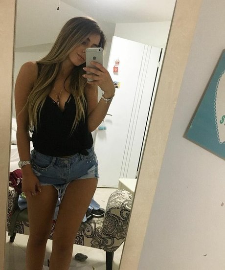 asian brunette onlyfans top image