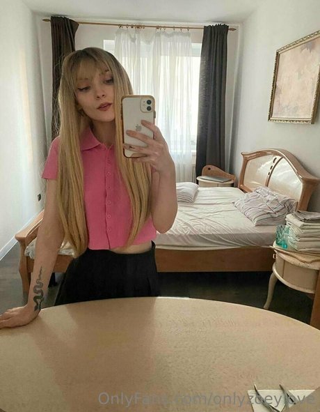 onlyzoeylove pornographic model pictures