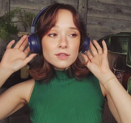 AmyKay ASMR model pretty picture