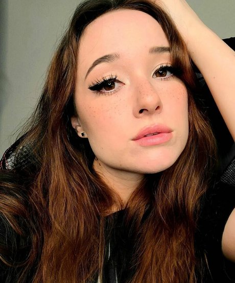 AmyKay ASMR high quality model image