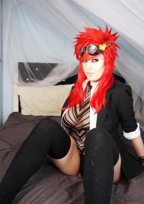 LisaLouWho model erotic photos