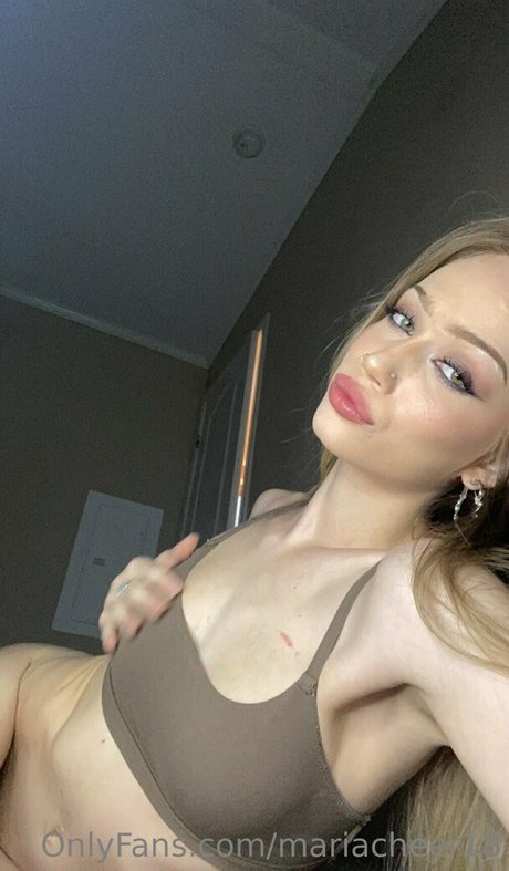 mariacheer18 adult model picture