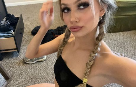 mariacheer18 erotic actress picture