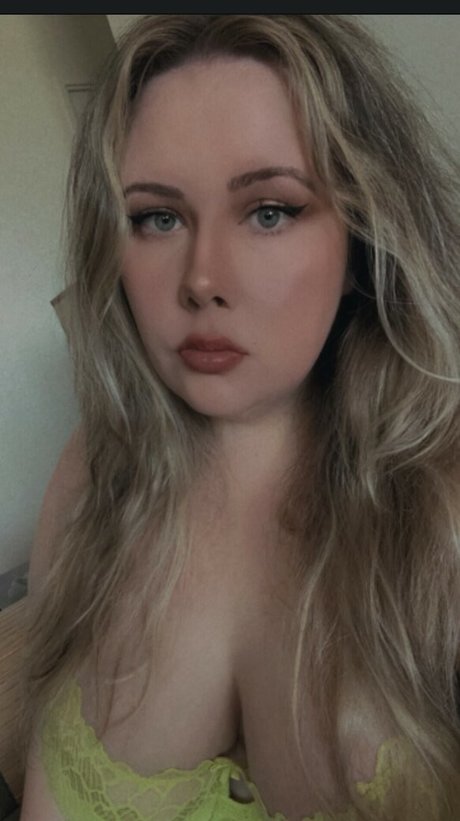 Traycee pornstar naked image