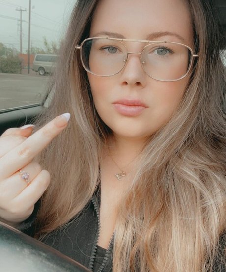 Traycee perfect model pic