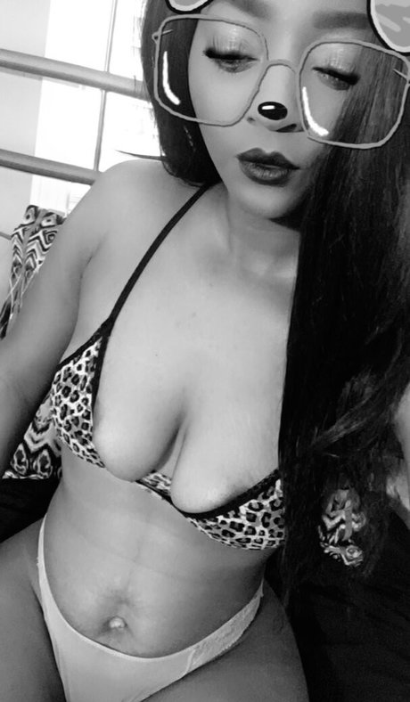 Tamicka model top img