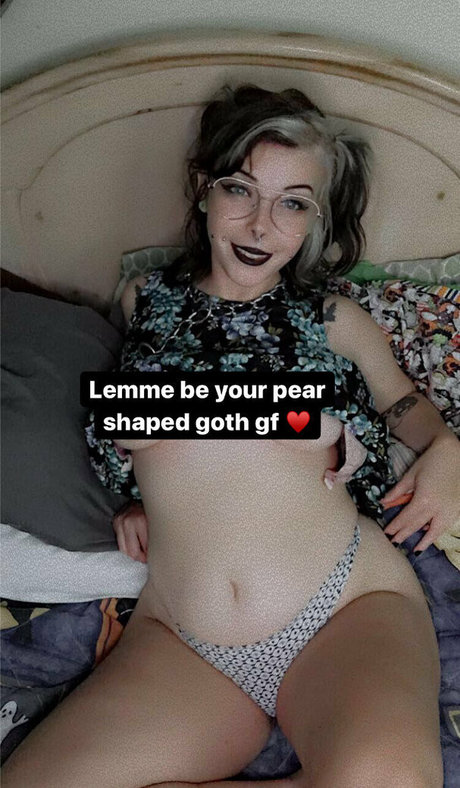 damndestcreature2 hot model pic