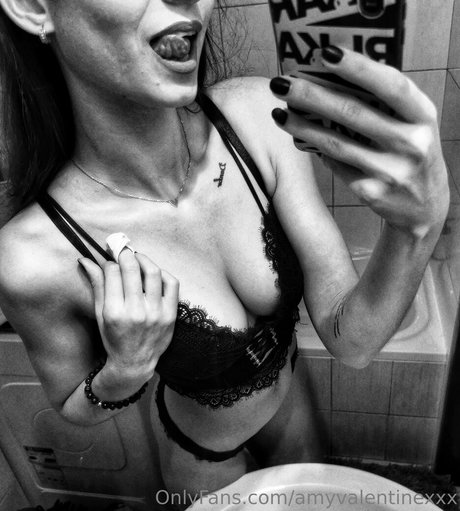 amyvalentinexxx pornographic model photo