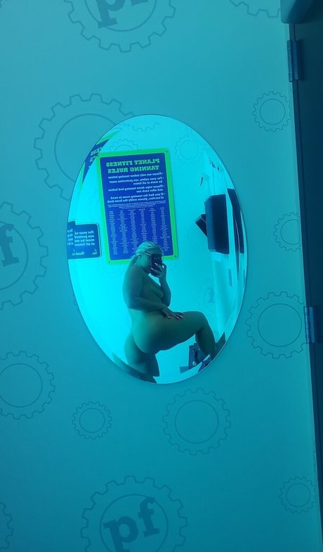 arosee420 naked pornstar pic