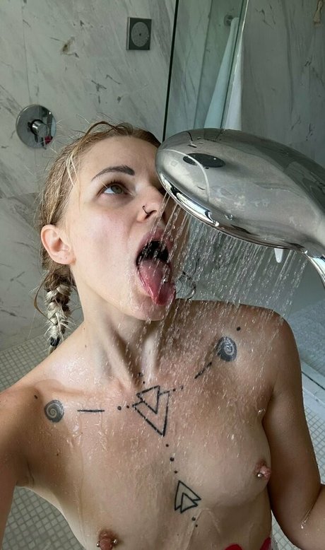 Foxyreid naked pornstar image