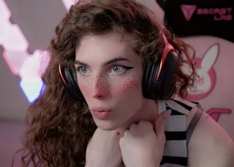 ASpicyCow pornstar nude image
