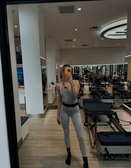 movewithmeredith nice model image