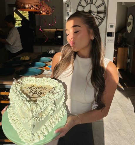 Lacey Fuller hot star picture