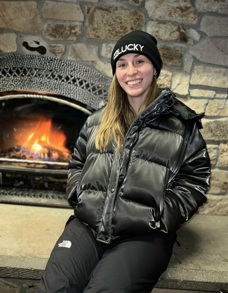 Theangelyoungs best model photo