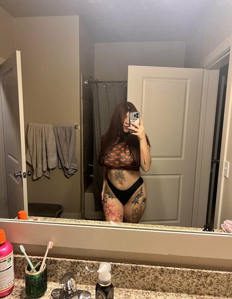IiIjiggles adult model picture