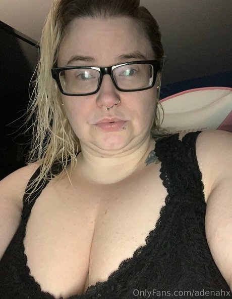 adenahx model nude picture