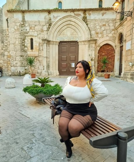 Naty Mari high quality model pic