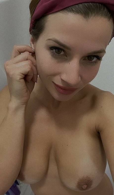 Savannah Ryan model high quality img