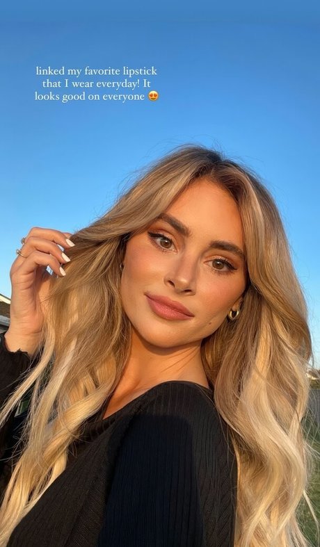 Amanda Stanton star free pictures