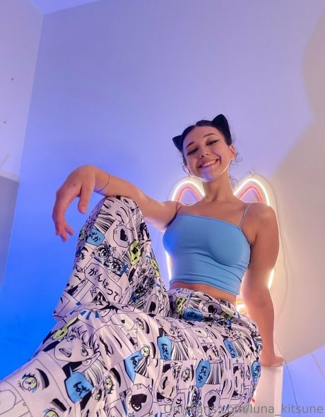 luna kitsune model pornographic photos
