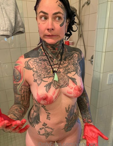 Vero Venturing free model picture