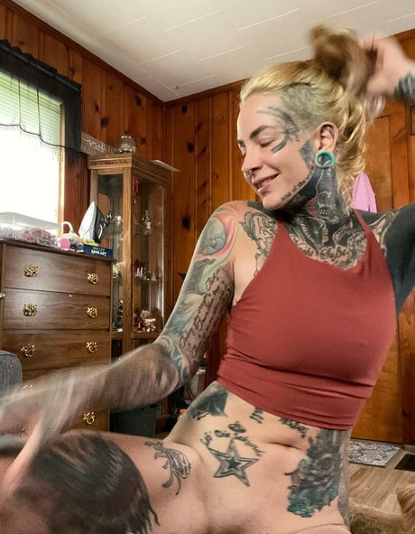 Vero Venturing nude model galleries