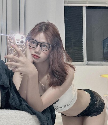 yourpeaches model hot photos