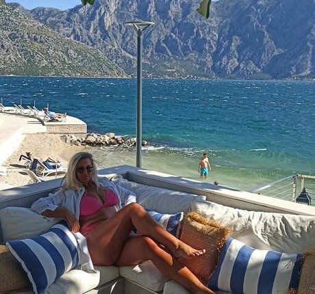 mom daughter onlyfans free sexy pics