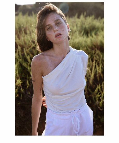 Yali Hoizzner adult actress gallery