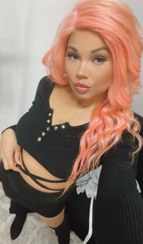 thetezzashow model image