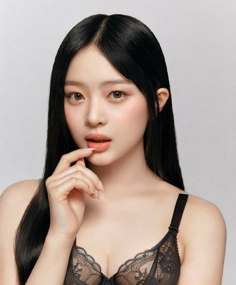 NewJeans model nice picture