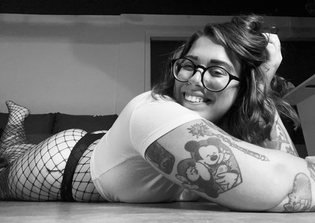 Stepstool Sarah naked model photo