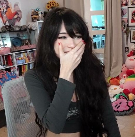 Emiru sexy pornstar picture