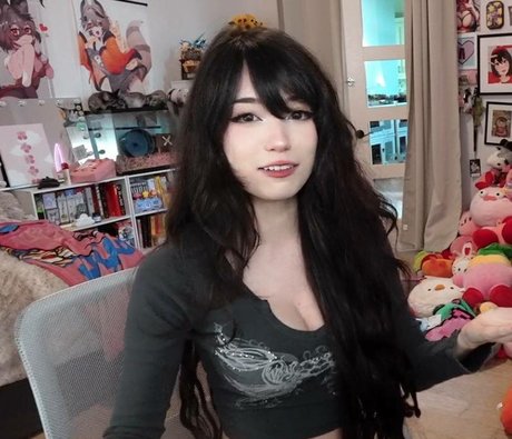 Emiru nice pornstar image