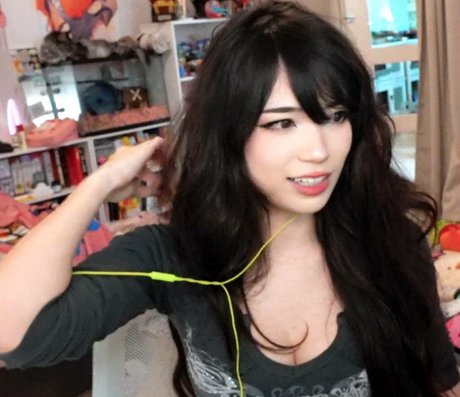 Emiru pornstar sexy photos