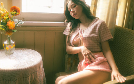 Nardear Montgod hot actress galleries